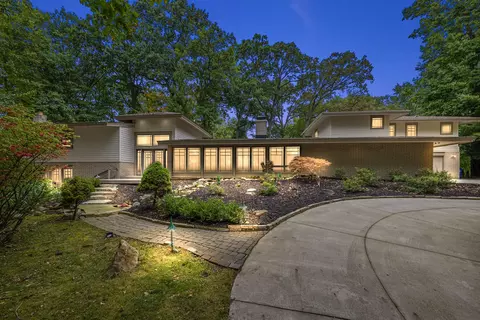 1780 Woodgrove Ln, Bloomfield Township, MI 48302