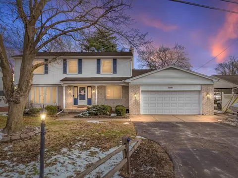 9382 Sashabaw Rd, Independence, MI 48348