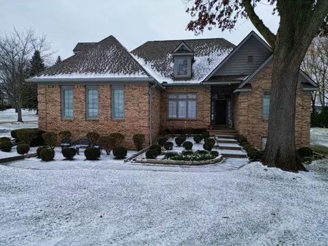 1745 Pondview Ln, Commerce, MI 48382