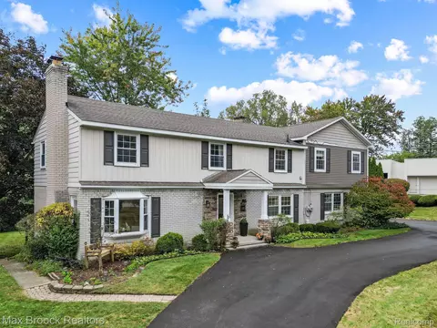 6570 Castle Dr, Bloomfield Hills, MI 48301