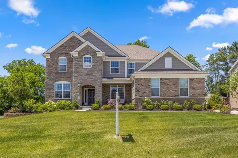 7477 Hardwood Cir, Canton, MI 48187