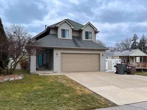 30560 S River Rd, Harrison, MI 48045