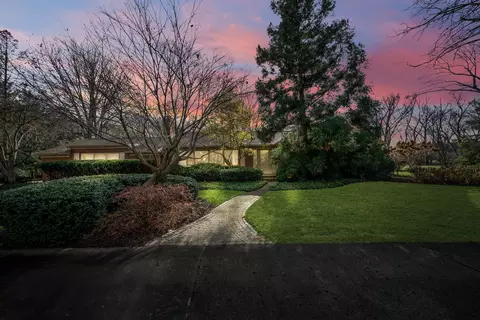 250 Warrington Rd, Bloomfield Hills, MI 48304