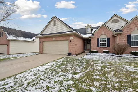 585 Snowfall Crt Ct, Genoa, MI 48843