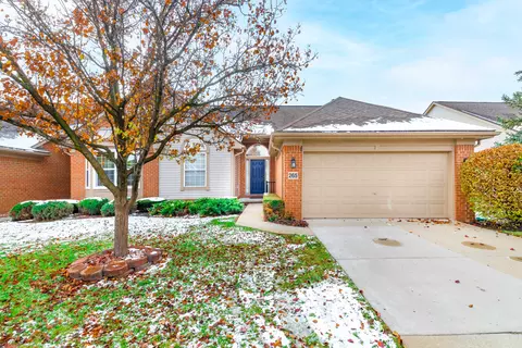265 Shore Brook Ln, Commerce, MI 48390