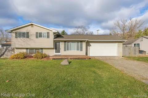 9070 Millward Ave, White Lake, MI 48386