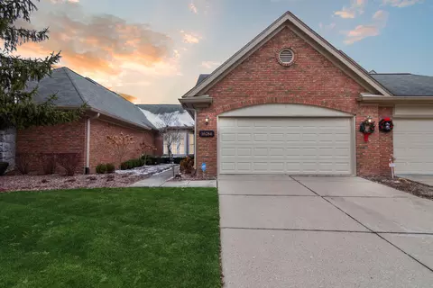 16284 Country Knoll Dr, Northville, MI 48168