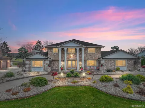 17867 Yorkshire Dr, Riverview, MI 48193