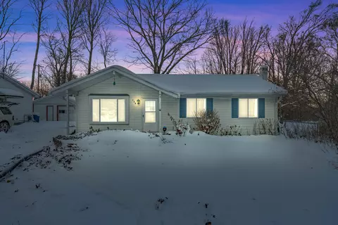 139 Broken Arrow Trl, Roscommon, MI 48629