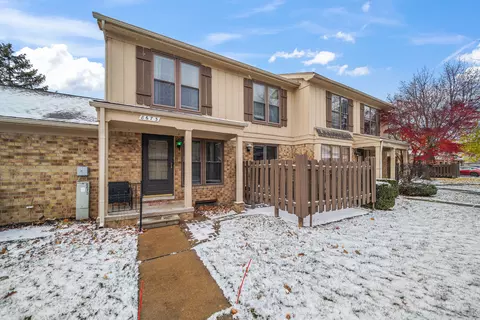 8673 Edgewater Ln, Warren, MI 48093