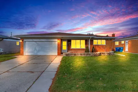 14135 Ivanhoe Dr, Warren, MI 48088