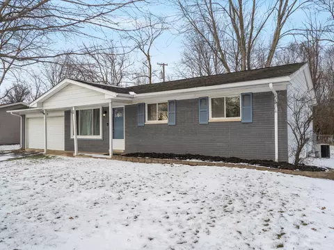 6652 Doyon Dr N, Waterford, MI 48327