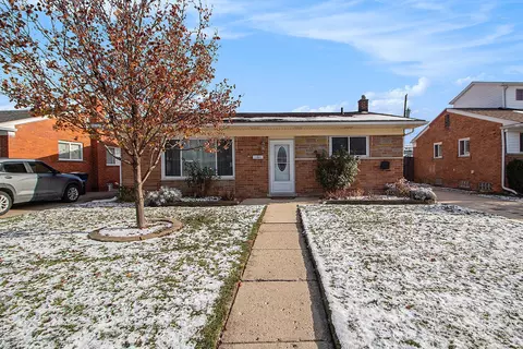 731 Rahn St, Westland, MI 48186