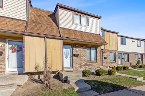 24051 Grange St, Clinton Township, MI 48036