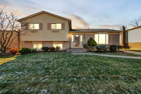 4724 Bruner Dr, Sterling Heights, MI 48310