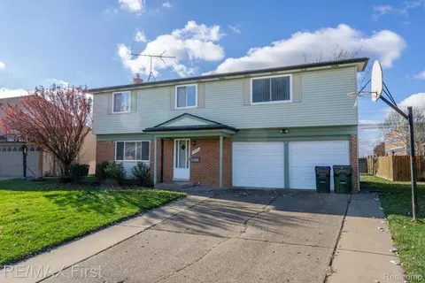 38565 Warwickshire Dr, Sterling Heights, MI 48312