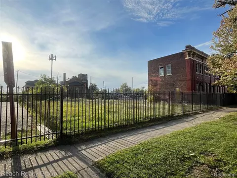 3537 Cadillac Blvd, Detroit, MI 48214
