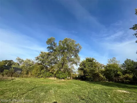 4802 Cadillac Blvd, Detroit, MI 48214