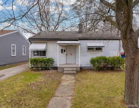 21106 Atlantic Ave, Warren, MI 48091