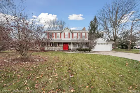 60560 Lillian St, Lyon, MI 48178