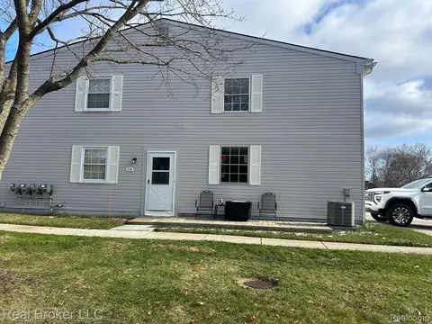 236 Aqueduct Dr #81, Walled Lake, MI 48390