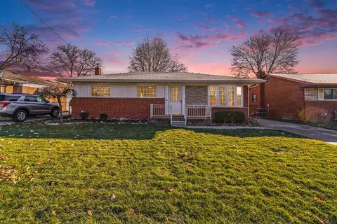 28230 Suburban Dr, Warren, MI 48088
