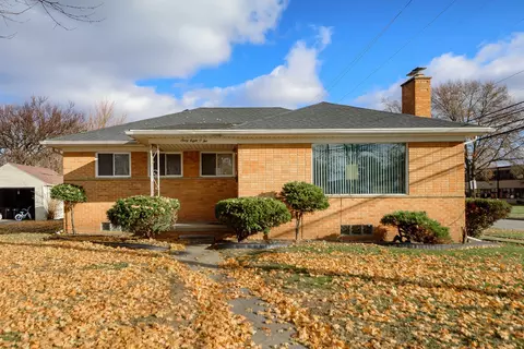 6802 Highview St, Dearborn Heights, MI 48127