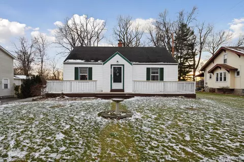 24053 Huron River Dr, Rockwood, MI 48173