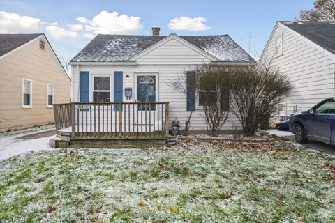 20488 Hollywood St, Harper Woods, MI 48225