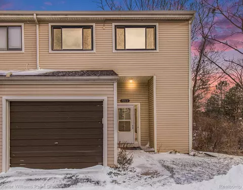 5864 Shore Crt Ct, Independence, MI 48346