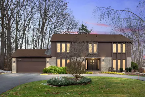 30184 High Valley Rd, Farmington Hills, MI 48331