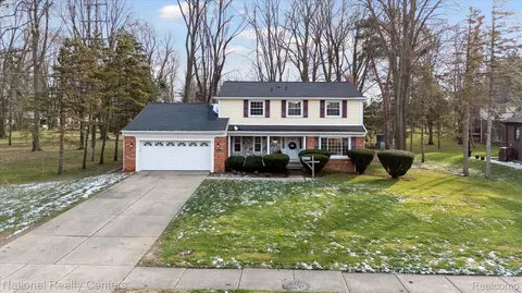 37475 Lyndon St, Livonia, MI 48154