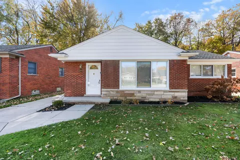 20600 Chalon St, Saint Clair Shores, MI 48080