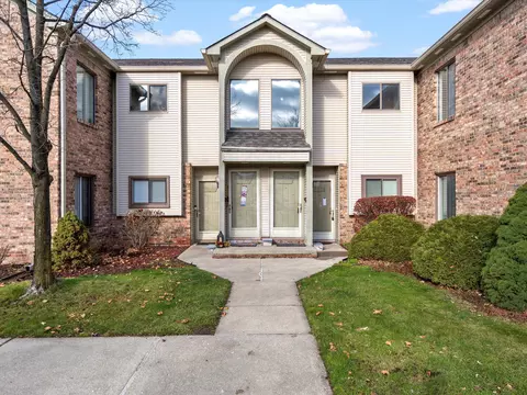 42740 Lilley Pointe Dr, Canton, MI 48187
