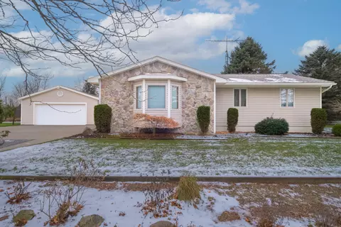 11046 N Fenton Rd, Fenton, MI 48430