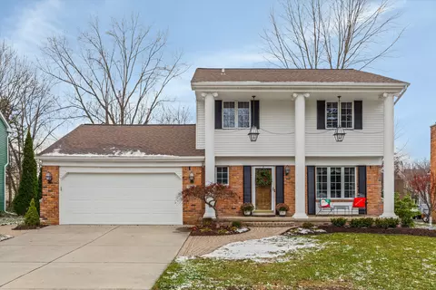 1349 Chanticlair Cir, Wixom, MI 48393