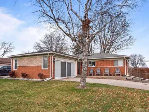 13159 Champaign Ave, Warren, MI 48089