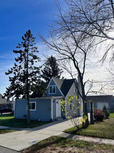 21212 Woodward St, Clinton Township, MI 48035