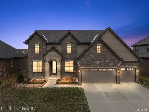 49288 Peacock Dr, Macomb, MI 48044