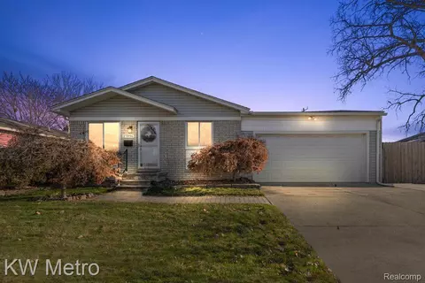 27096 Barrington St, Madison Heights, MI 48071