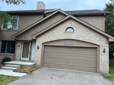 29703 Sierra Pointe Cir, Farmington Hills, MI 48331