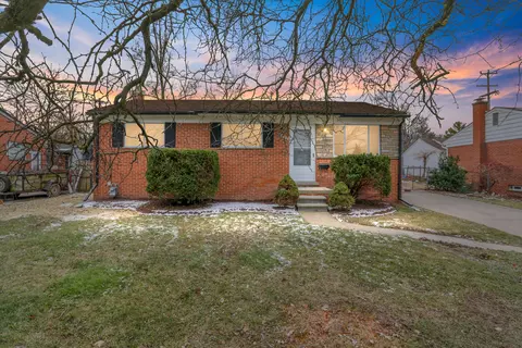 31573 Cambridge St, Garden City, MI 48135