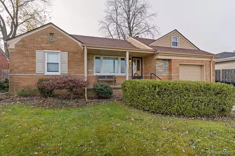 23308 Masonic Blvd, Saint Clair Shores, MI 48082