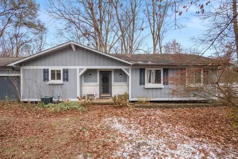 3050 Celia Dr, Waterford, MI 48329