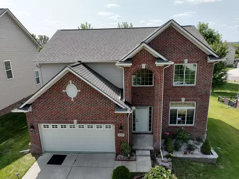 30903 Asbury Hill Dr, Lyon, MI 48165