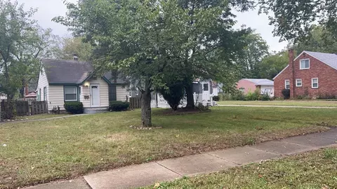 7681 Hazelton St, Dearborn Heights, MI 48127