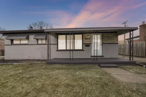 15831 Loreto St, Roseville, MI 48066