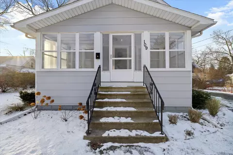 109 W North St, Owosso, MI 48867