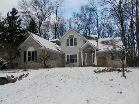 3474 Lakewood Shores Dr, Genoa, MI 48843