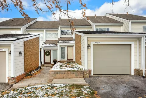 35312 Hillside Dr, Farmington Hills, MI 48335